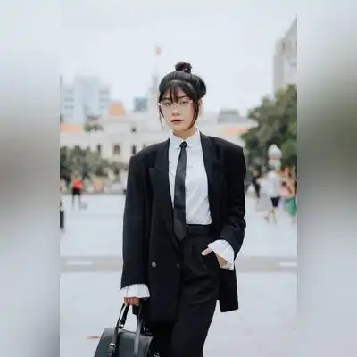 龚然月